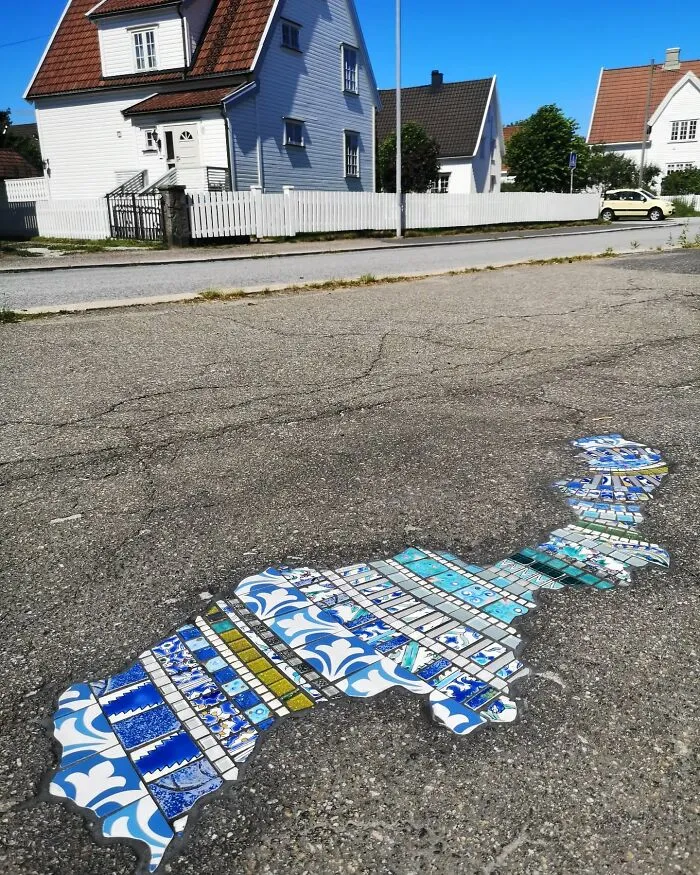 Artist Mends Cracked Sidewalks, Potholes, And Buildings Using Vibrant Mosaics (30 New Pics)