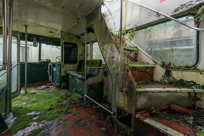34 Photos That I Took Of Abandoned Buses Meant To Be Used For An Irish Bus Museum
