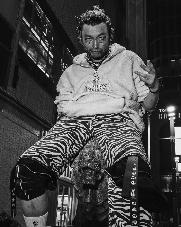 “Tokyo No-No”: 20 Photos Capturing The Struggle Of Relentless Hustle Culture By Ghawam Kouchaki