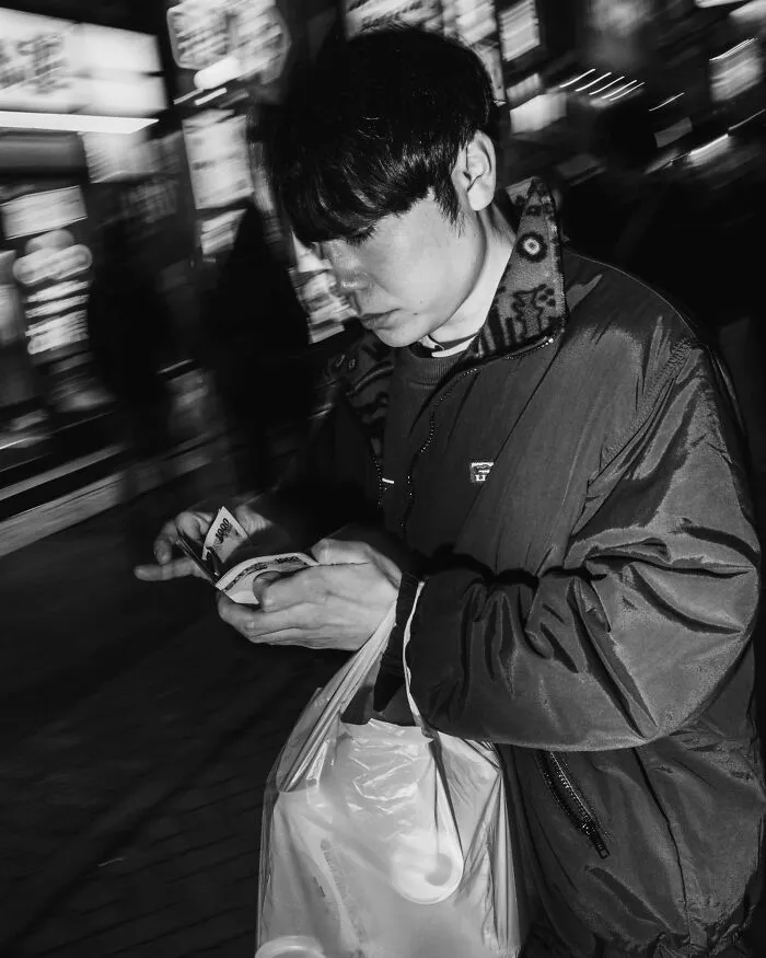 “Tokyo No-No”: 20 Photos Capturing The Struggle Of Relentless Hustle Culture By Ghawam Kouchaki