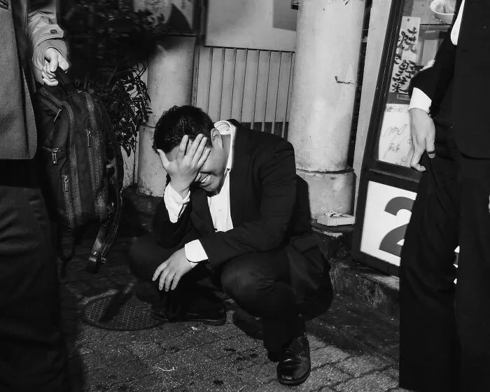 “Tokyo No-No”: 20 Photos Capturing The Struggle Of Relentless Hustle Culture By Ghawam Kouchaki