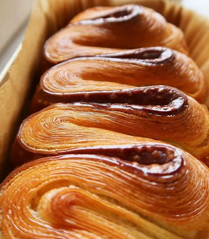 Don't Stare Too Long. Brioche Feuilletée