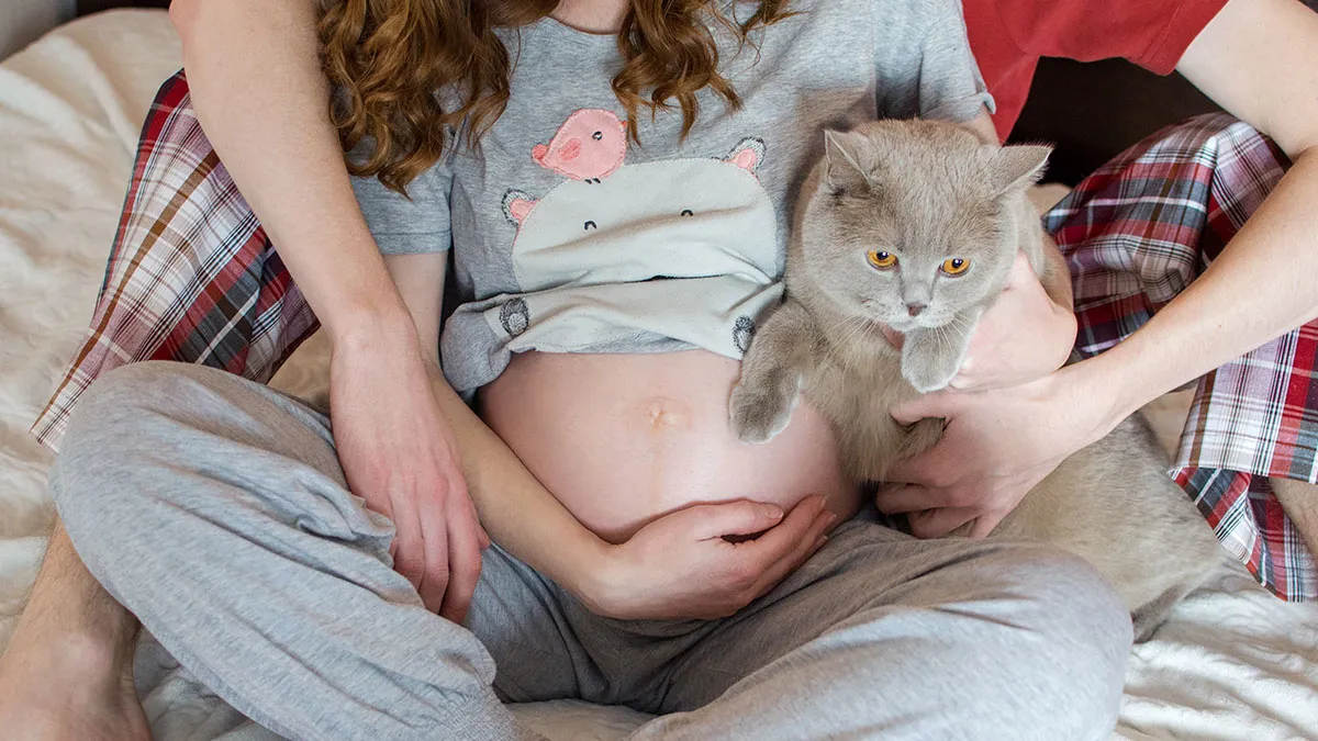 Hubby’s Aunt Slams Mom For Having Cat Around Baby, She Kicks Her Out And Internet Isn’t Sympathetic