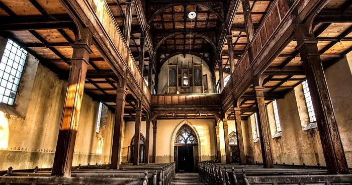 I Documented 30 Of The Most Beautiful Abandoned Sacred Places I’ve Visited In Europe