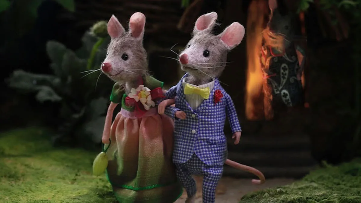 This Artist Creates Miniature Worlds Filled With Anthropomorphic Mice (30 Pics)