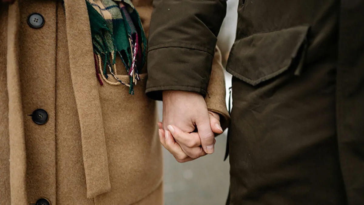 "Throning": The Dating Trend Everyone Hates But Is Still Talking About