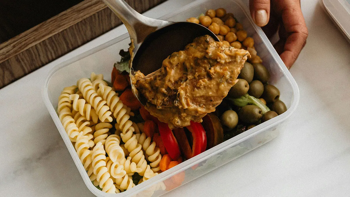 “Coworker Kept Stealing My Lunch, So I Started Leaving Fake Leftovers To Teach Them A Lesson”