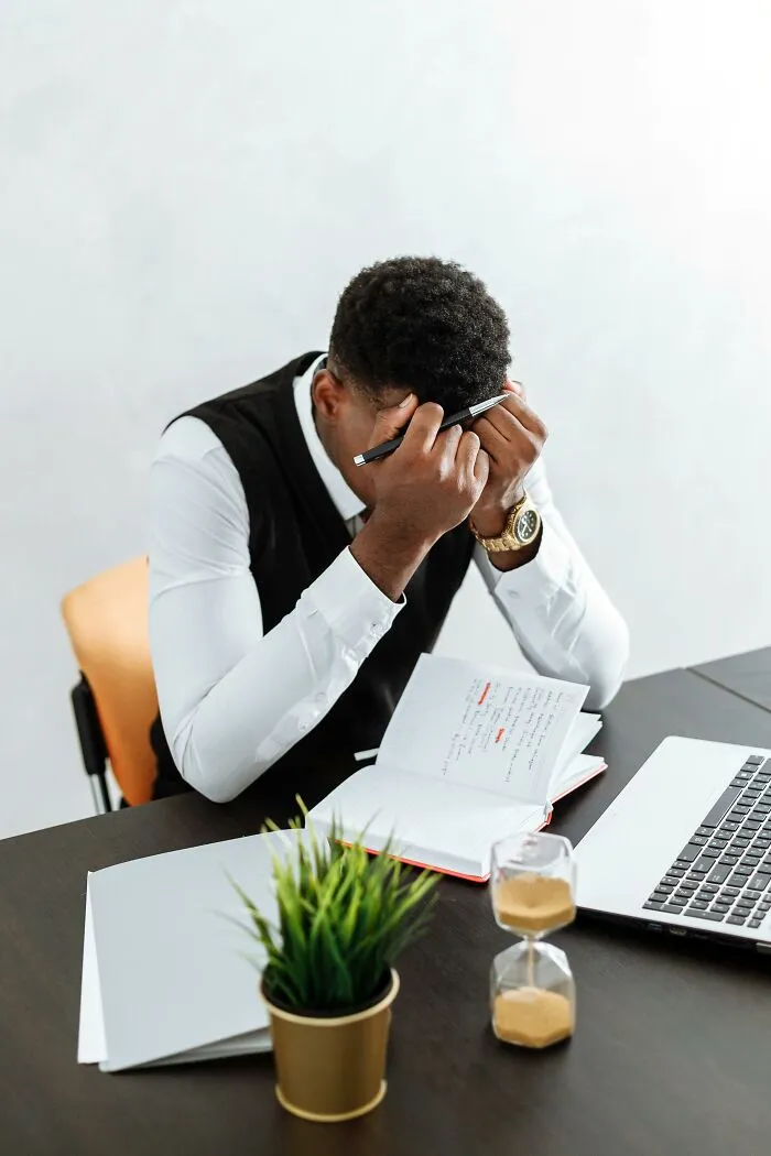 People Reveal 39 Professions That Would Be Dealbreakers In A Potential Partner