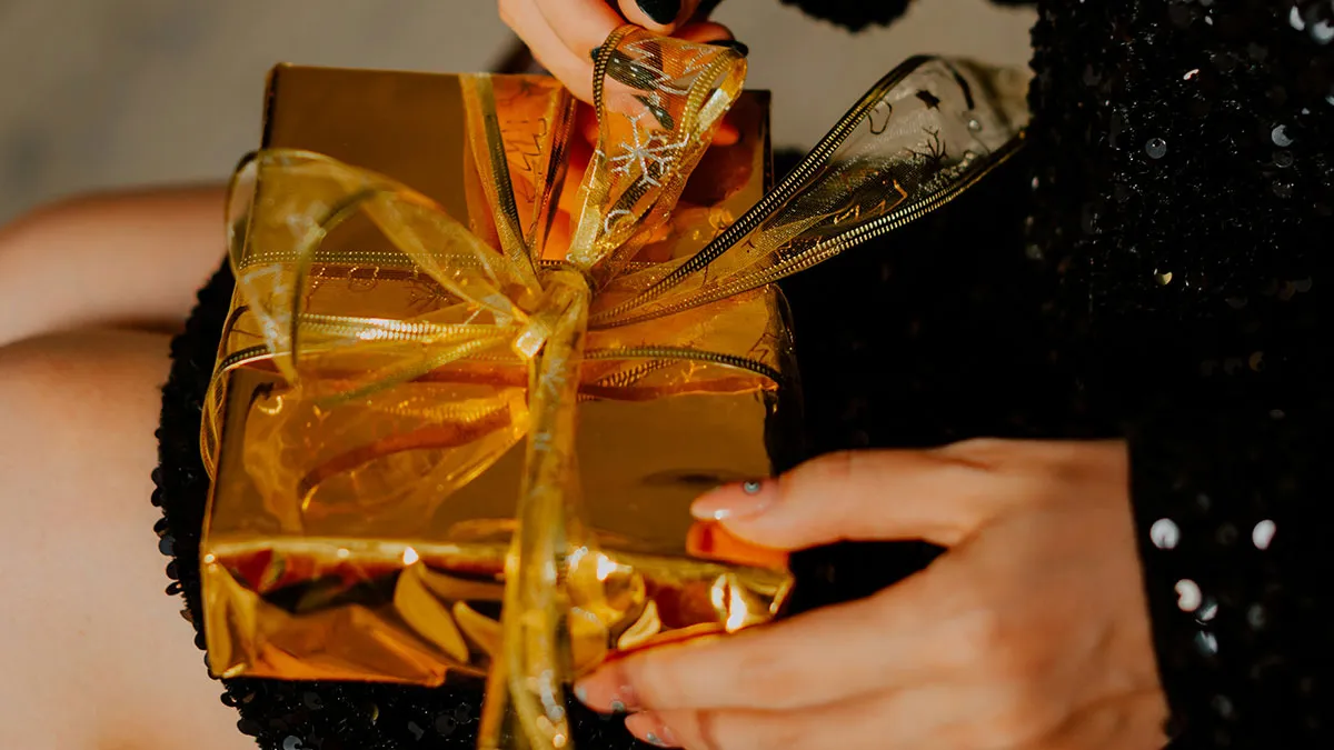 Boss’s Insulting Secret Santa Gift Makes Worker Quit Months Later, HR Gets Involved