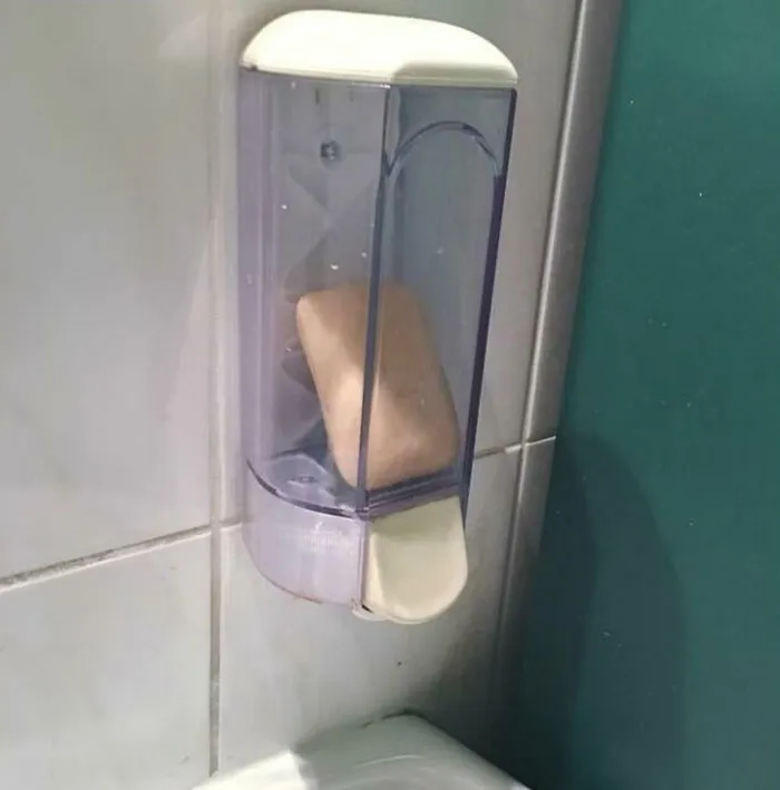 He rellenado el dispensador de jabón, jefe