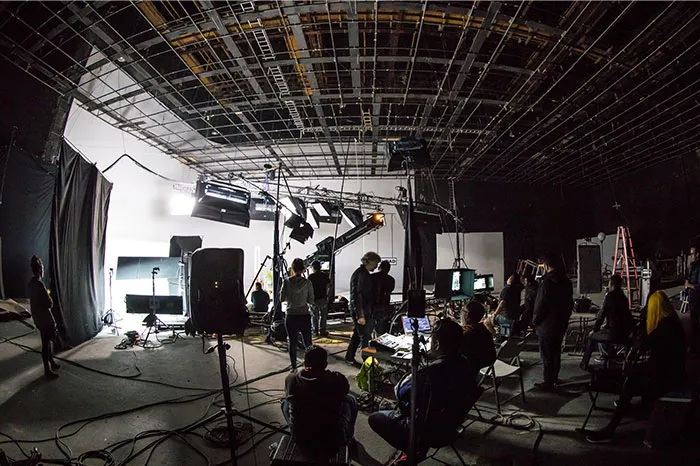 50 Hollywood Secrets Revealed By People Who’ve Worked With Celebrities Behind The Scenes