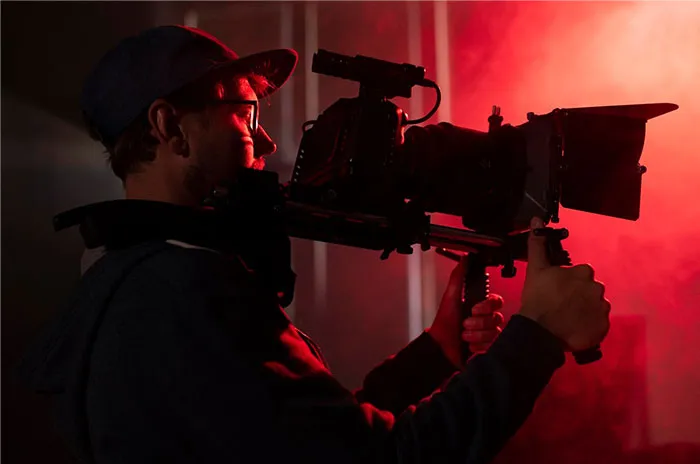 50 Hollywood Secrets Revealed By People Who’ve Worked With Celebrities Behind The Scenes