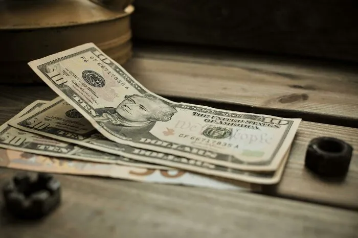 If You Have 10 Dollars In Your Pocket And No Debts , You Have More Wealth Than 25% Of Americans