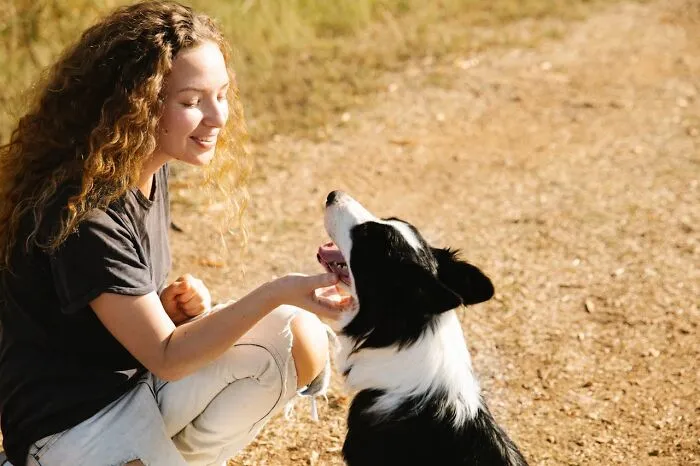 30 Small Ways To Tell If Someone Is A Truly Good Person, According To The Internet