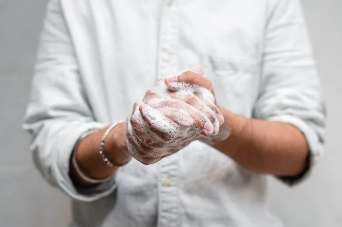 “I Can Smell These In Someone From Several Feet Away”: 30 Hygiene Habits Everybody Should Follow