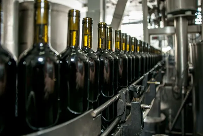 "Glass Factory": 32 Of The Worst Jobs People Have Had To Do