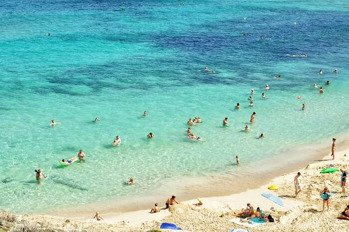 24 Bare Truths About Nudist Lifestyle, Shared By Proponents Online