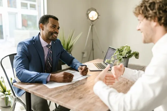 30 Small Ways To Tell If Someone Is A Truly Good Person, According To The Internet