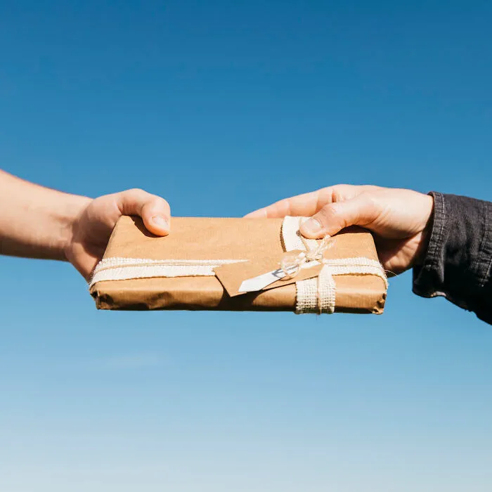 Netizens Reveal 33 Of The Weirdest Deliveries They’ve Ever Received Despite Not Ordering Them