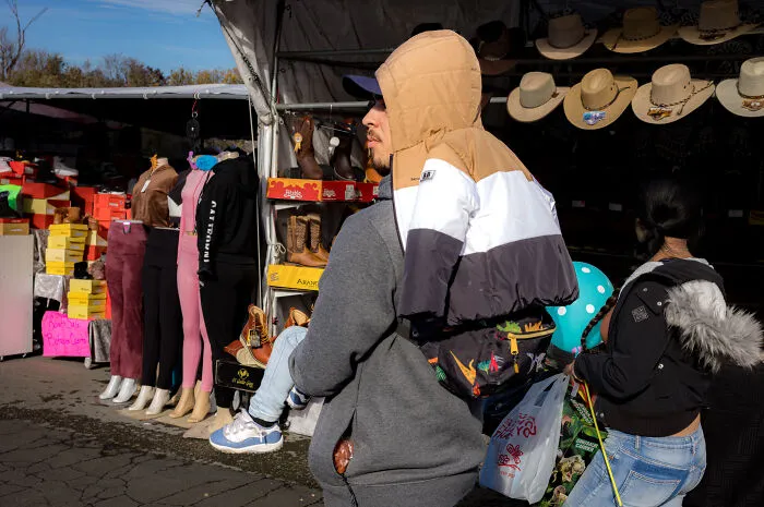 I Photographed The Soul Of A Flea Market Before It’s Gone Forever (18 Pics)