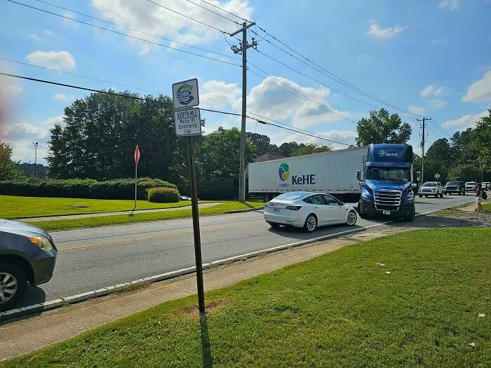 Entitled Tesla Driver Refuses To Back Up To Allow Truck To Complete Turn Willfully Blocking Traffic For Over 30 Minutes