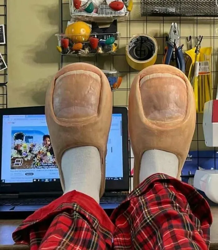 "That's It, I'm Craft Shaming": 30 DIY Projects That Probably Shouldn't Have Seen The Light Of Day (New Pics)