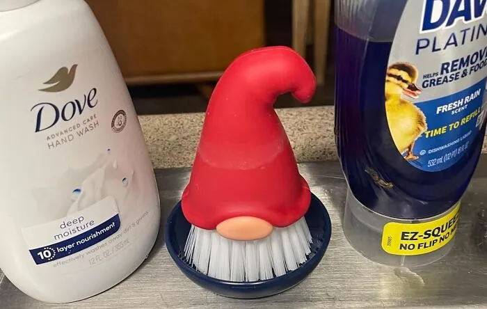  There Is Gnome Way Your Dishes Will Still Be Dirty After This <a Style="Display:inline;" Href="Https://Www.amazon.com/New-Beardy-Dish-Brush-Ototo/Dp/B0bysn9q8r?ie=utf8&th=1&linkcode=ll1&tag=bpsquirrel-20&linkid=3fdee5b15e609dda62f5d0a8ac2ed83c&language=en_us&ref_=as_li_ss_tl" Target="_blank"><span Style="Font:inherit;color:#d74b1f;"> Dish Scrubber</Span> Is Done With Them