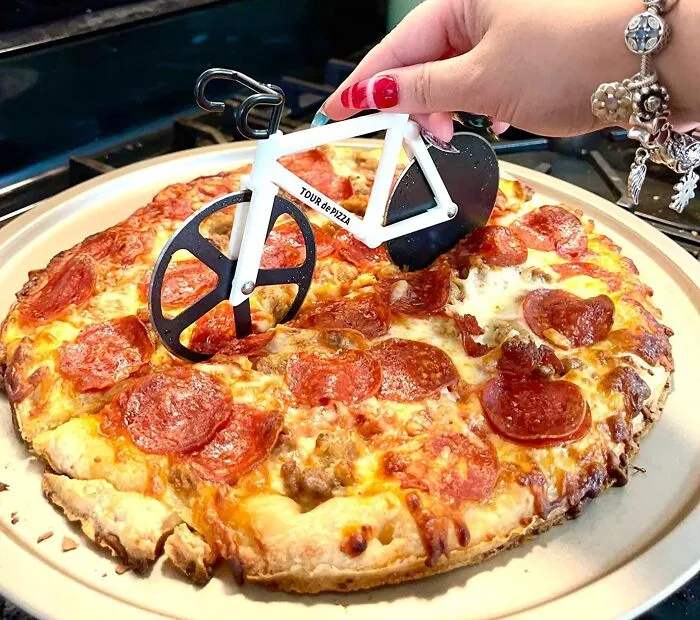  This <a Style="Display:inline;" Href="Https://Www.amazon.com/Bicycle-Pizza-Cutter-Stainless-Non-Stick/Dp/B019zs0w9q?ie=utf8&linkcode=ll1&tag=bpsquirrel-20&linkid=53b2acd5803c8f31bac96e2e4e282231&language=en_us&ref_=as_li_ss_tl" Target="_blank"><span Style="Font:inherit;color:#d74b1f;"> Pizza Cutter </Span> Said "Tour De France But Make It Italian"