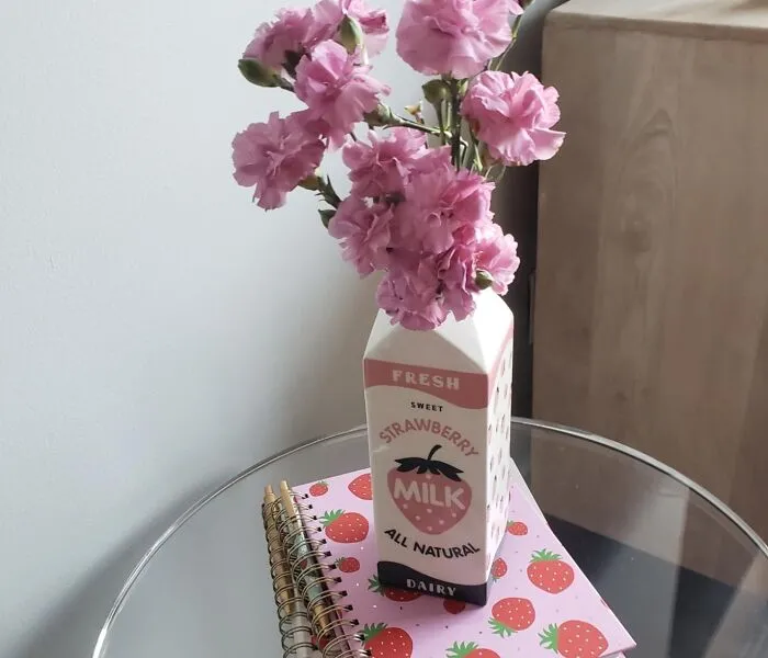 <a Style="Display:inline;" Href="Https://Www.amazon.com/Milk-Carton-Vase-Inspired-Strawberry/Dp/B0blzlv8px?crid=zk9e4homv9fa&dib=eyj2ijoimsj9.3fajul20wfheipfv-Cunazxdtatppv6ei84sovy7r3kaisqk4ruv5zgm8nqspzwamxw8y1glygwr3fjqtpjrj6nue8udr99zlw3rrcujvphbvx-Cdg8bvzxd1ujafmnj_qfoicsoft3hrdb0ifeldxz8cpvubfeoo4vygc6xs1y4uxxbgdfev4fhuf9fminlcwd_zka30nv9ti6_-Dghs0l3jq5pj4gqfhuus7pvb8oisdqi-Hxjmqnf29mtyvxlyl83ds4lzgnmdznzt6kk4w8oidketgxe1my45-Kyyzy.0mu0r0korecsda-O1bkxfif6xfk5f0kbd0s8ddpjkum&dib_tag=se&keywords=milk+carton+flower+vase&qid=1712061543&sprefix=milk+carton+flower%2caps%2c186&sr=8-6&linkcode=ll1&tag=bpbobcat-20&linkid=150c26c03cc5de1e0f57e03b72834c71&language=en_us&ref_=as_li_ss_tl" Target="_blank"><span Style="Font:inherit;color:#d74b1f;"> Bien Beau’s Whimsical Milk Carton Vase</Span>: A Splash Of Strawberry Charm