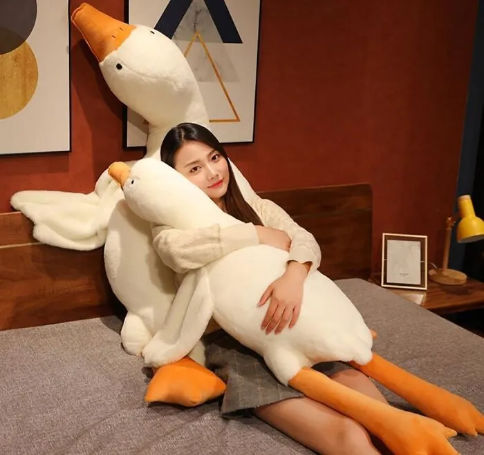 Snuggle Up With The Ultimate Couch Companion - The <a Style="Display:inline;" Href="Https://Www.amazon.com/Srutirbo-Weighted-Plush-51-Stuffed-Anxiety/Dp/B0btpyp8kt?crid=2ic2syqdhvnp5&dib=eyj2ijoimsj9.sdt3k2hx8l63z0jolpsoz9buw-Bnuq9sfpenfsdwidxxqxu-Eyiyuasvnqd7tia7bdouttq1z-Xifeo6faihankbpdj9jould2khbbyl44id06lzroz2lyg4ziiqp5xbnwfuxcoinczgwpe0ooduwt6jwklt_nhfufn2qciwrcovg-Tqnkxwgavvjmiggktlyqbp1zmkczjllyezvzx6nwyzgb_lnlewksjqnxpcbdwcwsvdrhug3hcbiqmab6fyzrnid53eoeu9qknmncxeyeecnxke30qshcsndvgcsok.aaf9f6tmr2vyzucselka9aohijzusut3fgk6wyoc6xw&dib_tag=se&keywords=huge%2bpillows&qid=1736332345&s=home-Garden&sprefix=huge%2bpillows%2cgarden%2c191&sr=1-3-Spons&sp_csd=d2lkz2v0tmftzt1zcf9hdgy&th=1&linkcode=ll1&tag=bpcoyote-20&linkid=aae04e05ae85611c166dd17b10114b15&language=en_us&ref_=as_li_ss_tl" Target="_blank"><span Style="Font: Inherit; Color: #d74b1f;"> Giant White Goose Plushie </Span>. It's Like Having A Real Goose, But Minus The Honking And Flapping