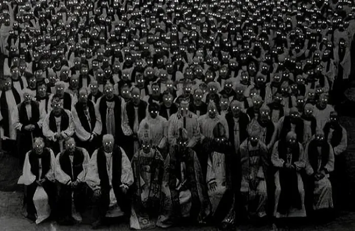 From Bad Decisions To Bizarre Timing, Here Are 40 Cursed Images That Defy Explanation