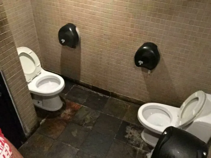 Terminé el cuarto de baño del club, jefe.