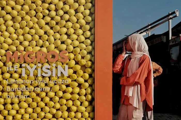 30 Lucky Coincidences Captured In The Streets By This Photographer