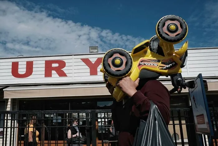 30 Lucky Coincidences Captured In The Streets By This Photographer