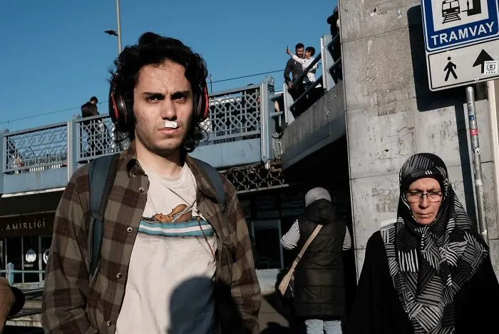 30 Lucky Coincidences Captured In The Streets By This Photographer