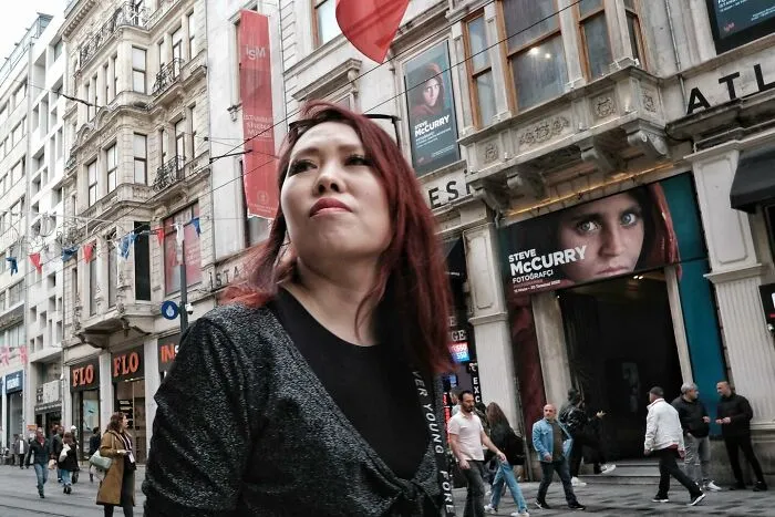 30 Lucky Coincidences Captured In The Streets By This Photographer