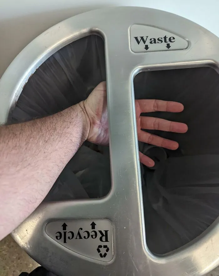 Todas las papeleras de este hospital son una mentira