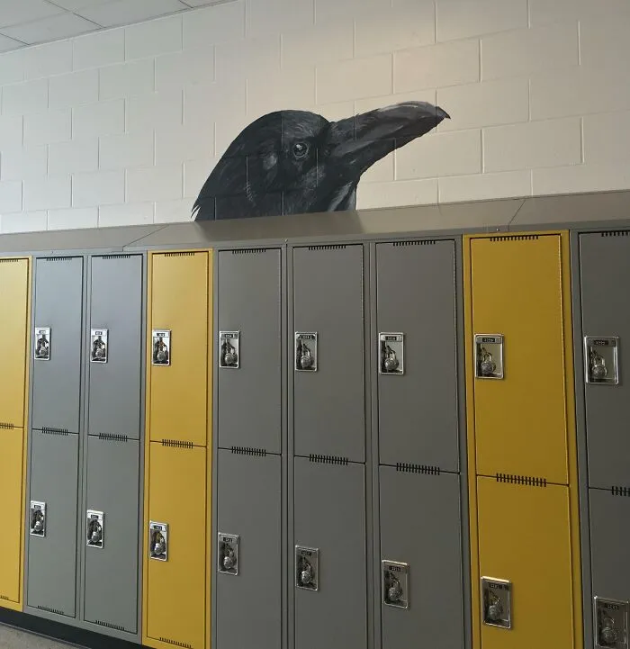 Este impresionante mural pintado en mi colegio fue tapado recientemente por las taquillas