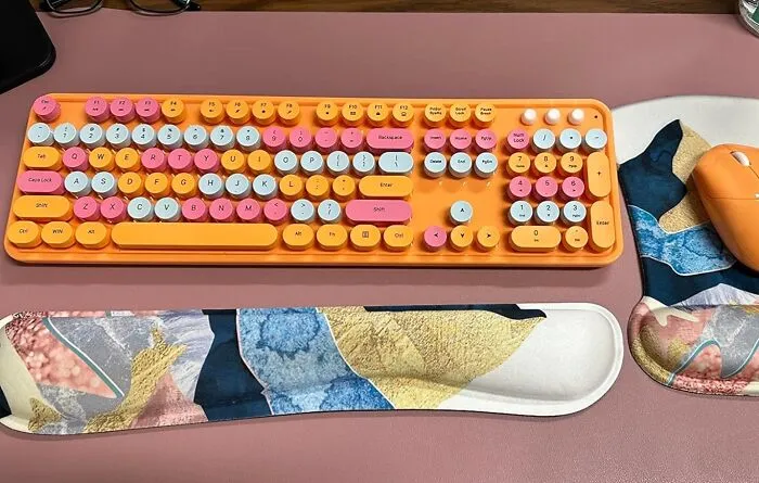  Whether It Was For ASMR Or Aesthetics, These <a style="display:inline;" href="https://www.amazon.com/KNOWSQT-Wireless-Keyboard-Full-Sized-Keyboards/dp/B09QKPCJ7Q?ie=UTF8&th=1&linkCode=ll1&tag=bpboar-20&linkId=2b72b2008589b4d1e5973fe8e0b24df1&language=en_US&ref_=as_li_ss_tl" target="_blank"><span Style="Font:inherit;color:#d74b1f;"> Bright Mechanical Keyboards</Span> Were EVERYWHERE For A Hot Minute