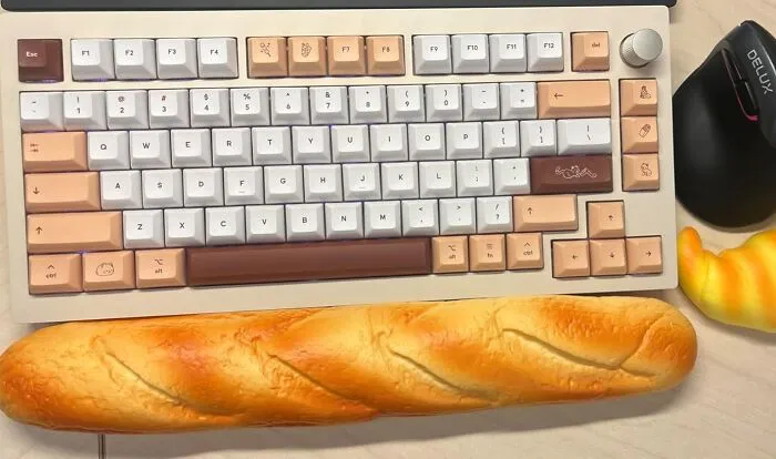 Rest Your Wrists In Style With These Adorable <a Style="Display:inline;" Href="Https://Www.amazon.com/Baguette-Anti-Skid-Keyboard-Support-Computer/Dp/B07xyzx9lp?ie=utf8&th=1&linkcode=ll1&tag=bphawk-20&linkid=84ac1ada56264cd109635cccf1b43575&language=en_us&ref_=as_li_ss_tl" Target="_blank"><span Style="Font: Inherit; Color: #d74b1f;"> Soft Baguette And Croissant Wrist Pillows </Span>. They're The Perfect Treat For Your Tired Typing Hands