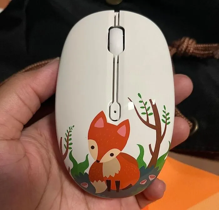 Add A Sly Touch To Your Workspace With This <a Style="Display:inline;" Href="Https://Www.amazon.com/Fmouse-Wireless-Computer-Decoration-Bluetooth/Dp/B09klz9b6m?ie=utf8&th=1&linkcode=ll1&tag=bphawk-20&linkid=9d51bbb2dec5dfc0ee71f547276c0792&language=en_us&ref_=as_li_ss_tl" Target="_blank"> <span Style="Font: Inherit; Color: #d74b1f;"> Wireless Mouse With A Fox Decal </Span>. Your Coworkers Will Be Green With Envy
