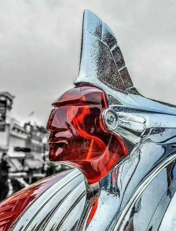 Adorno para capó de Pontiac, años 50