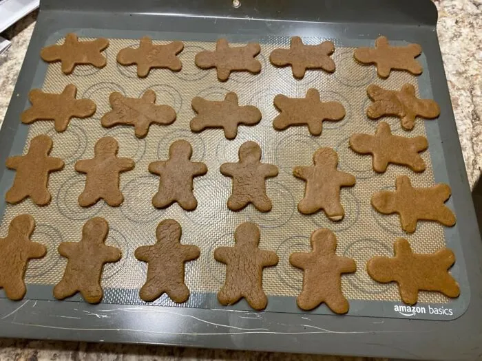 Bake Like A Boss With The <a Style="Display:inline;" Href="Https://Www.amazon.com/Amazon-Basics-Silicone-Non-Stick-Rectangular/Dp/B077xr38w3?ie=utf8&th=1&linkcode=ll1&tag=bpgrape-20&linkid=786dfdb5274c58462875956e804a59b2&language=en_us&ref_=as_li_ss_tl" Target="_blank"><span Style="Font: Inherit; Color: #d74b1f;"> Macaron Mastermind Baking Mat </Span>! This Genius Mat Features Built-In Markings For Perfect Macaron Spacing, So You Can Whip Up A Batch Of Flawless, Chewy Goodness That'll Make Even The Most Discerning Patisserie Proud