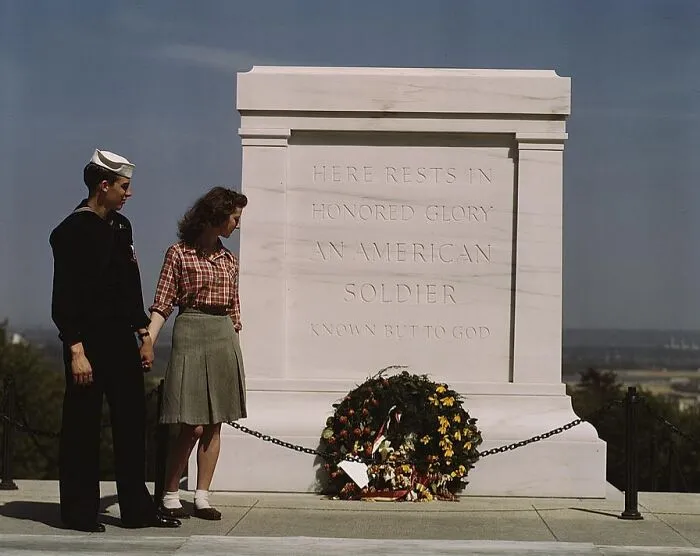 Sailor And Girl At The Tomb Of The Unknown Soldier, Washington, D.c., 1943 May