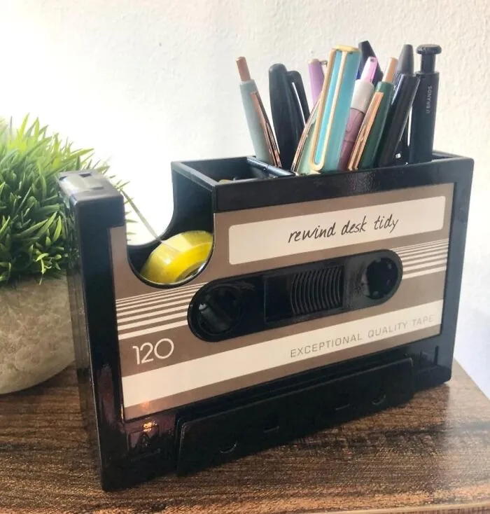 This Old-School <a Style="Display:inline;" Href="Https://Www.amazon.com/Cassette-Dispenser-Stationery-Container-Gift-Onepalace/Dp/B075rypnqs?ie=utf8&th=1&linkcode=ll1&tag=bpfrog-20&linkid=0c1e347c7f48cd35ba9e2375dadc6969&language=en_us&ref_=as_li_ss_tl" Target="_blank"><span Style="Font: Inherit; Color: #d74b1f;"> Cassette Tape Dispenser And Pen Holder </Span> Keeps Your Desk Tidy And Your Creative Juices Flowing, Just Like The Good Old Days Of Cassette Tape Mixtapes!