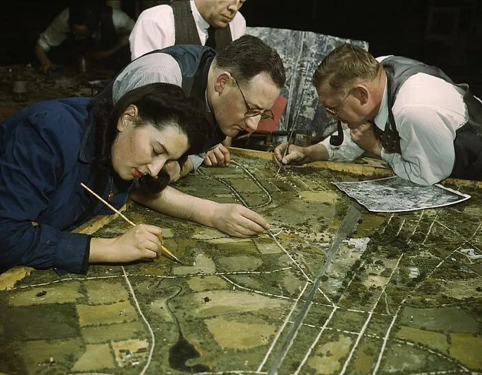 Camouflage Class In New York University, Where Men And Women Are Preparing For Jobs In The Army Or In Industry, New York.