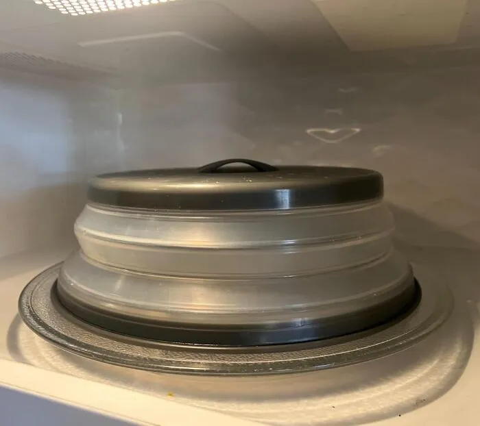 Nuke The Mess With The <a Style="Display:inline;" Href="Https://Www.amazon.com/Microwave-Splatter-Cover-Food-Collapsible-Silicone-Guard-Lid/Dp/B07gtc4ncv?ie=utf8&th=1&linkcode=ll1&tag=bpsquid-20&linkid=894842f49a58d552882e01b8e90554e7&language=en_us&ref_=as_li_ss_tl" Target="_blank"><span Style="Font: Inherit; Color: #d74b1f;"> Collapsible Anti-Splatter Food Cover For The Microwave </Span>, Because Exploding Leftovers Are The Worst