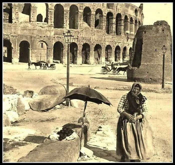 Foto frente al Coliseo, 1897