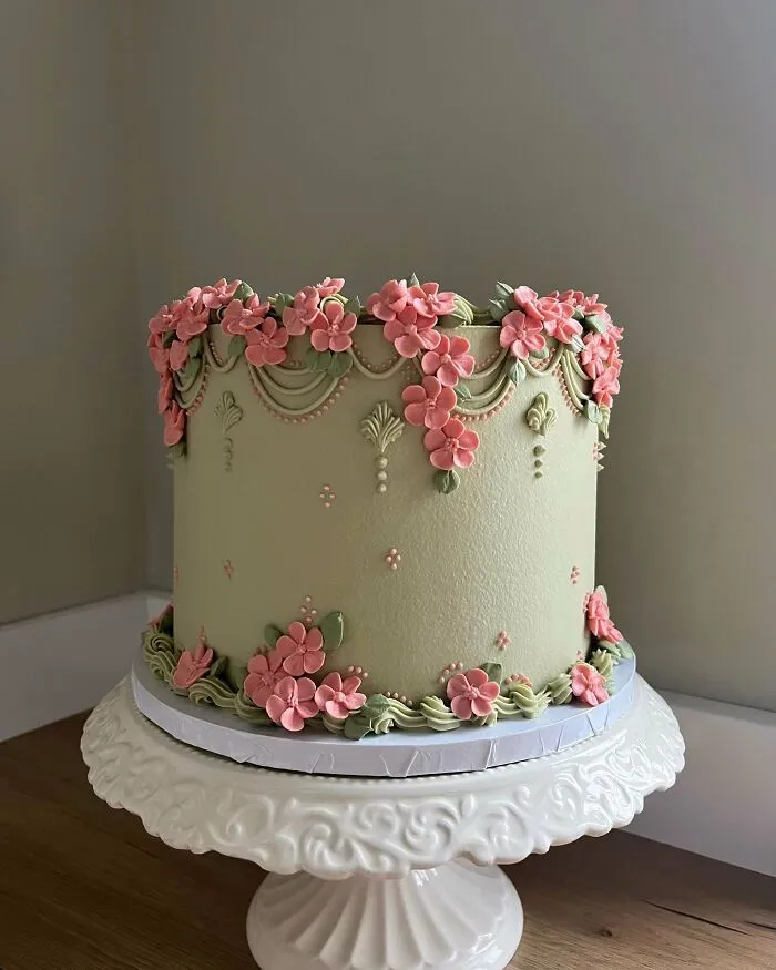 Vintage Floral Cake In Rich Green &amp; Pink Tones 🌺