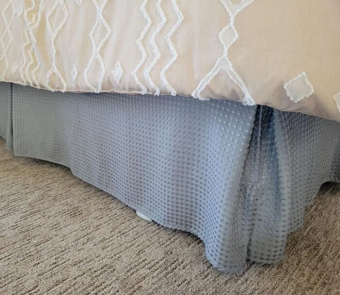 This <a Style="Display:inline;" Href="Https://Www.amazon.com/Xuan-Dian-Full-Bed-Skirt/Dp/B0ddxwnyhy?ie=utf8&th=1&linkcode=ll1&tag=artandesignews-20&linkid=9f496a4f2a0cf5a6c9c8c442df837c8a&language=en_us&ref_=as_li_ss_tl" Target="_blank"><span Style="Font: Inherit; Color: #d74b1f;"> Bed Skirt </Span> Is The Magic Curtain That Hides Your Under-Bed Chaos - Because Even Your Dust Bunnies Deserve A Little Mystery